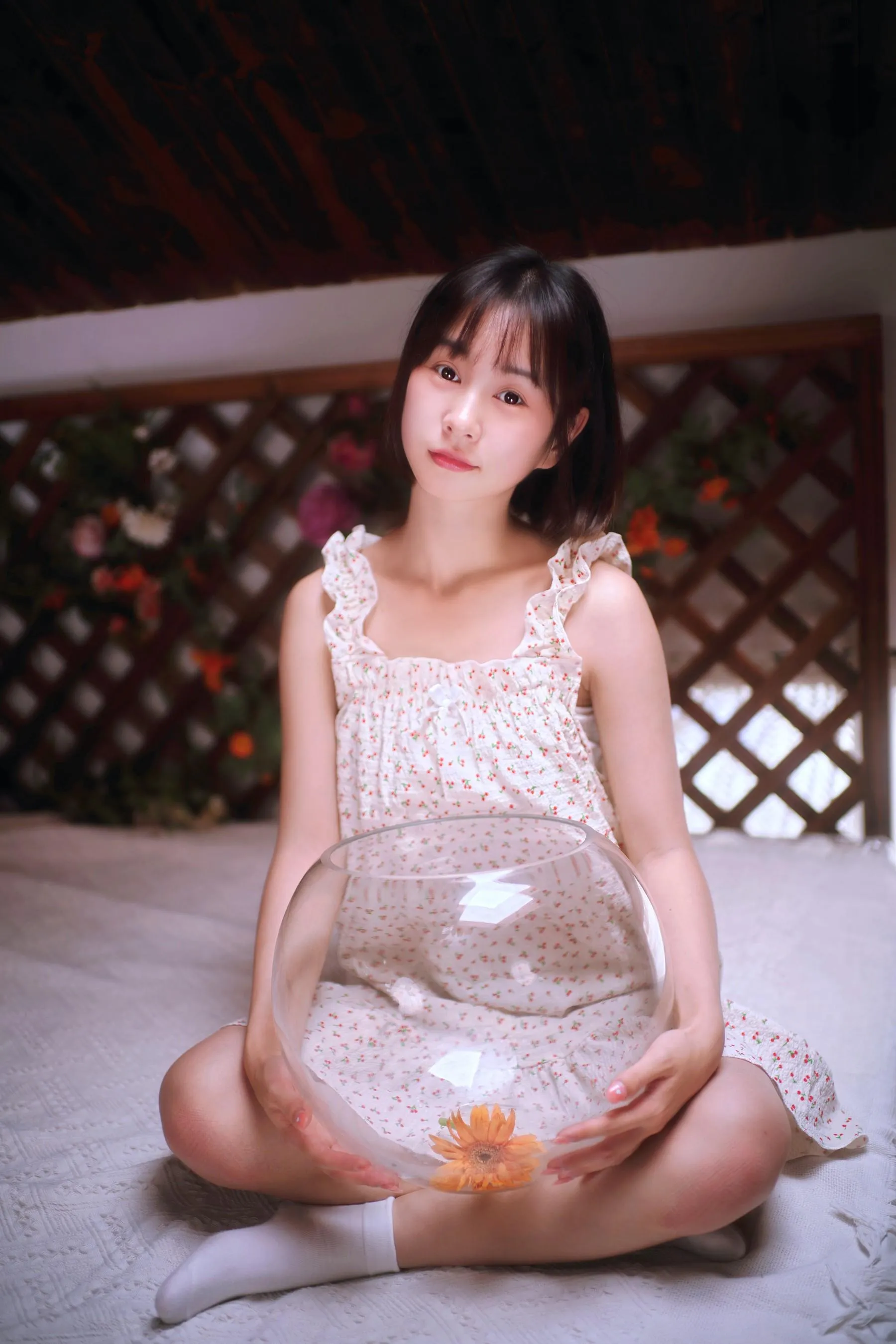 [YITUYU艺图语]2022.08.06 疯狂的鱼缸是我的宇航服，我带上心爱的非洲菊去登月 小微[2881P／248MB] [29P]插图9